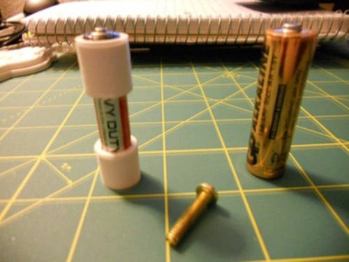 3D printed model, AA to AAA battery converter